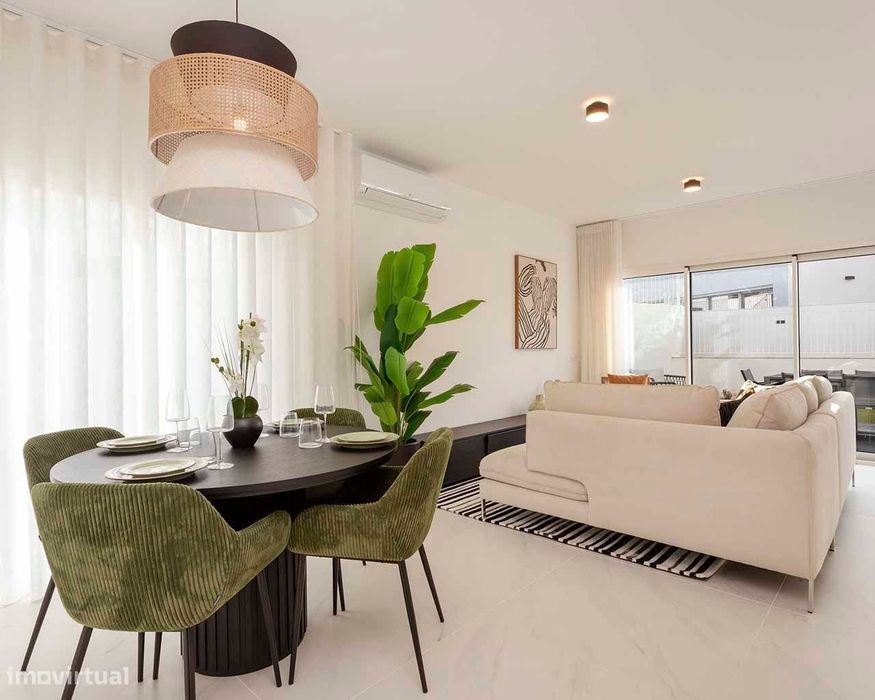 Moradia V3

3-bedroom townhouse