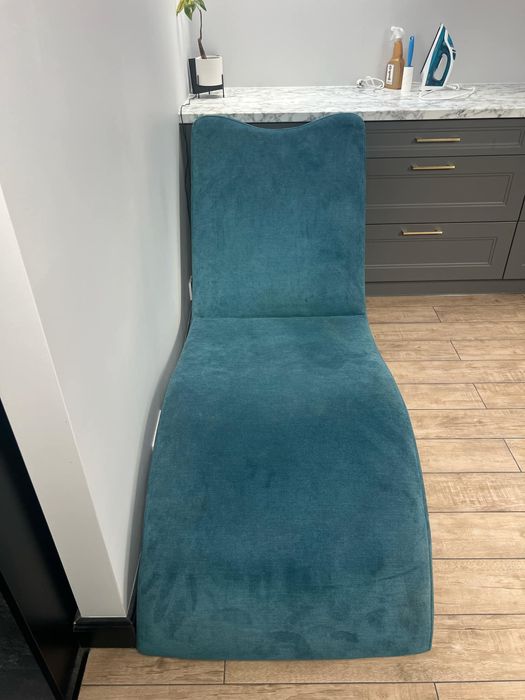 Leżanka turkusowa lekko używana