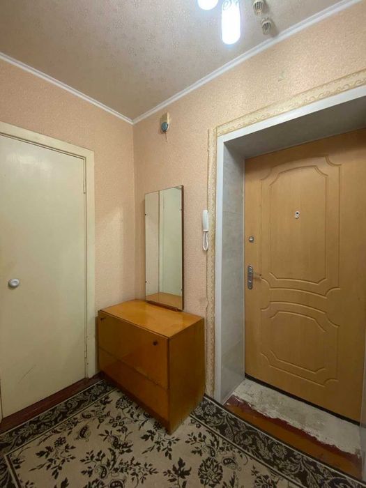 Продам большую 1к. квартиру в кирпичном доме на жм Тополь