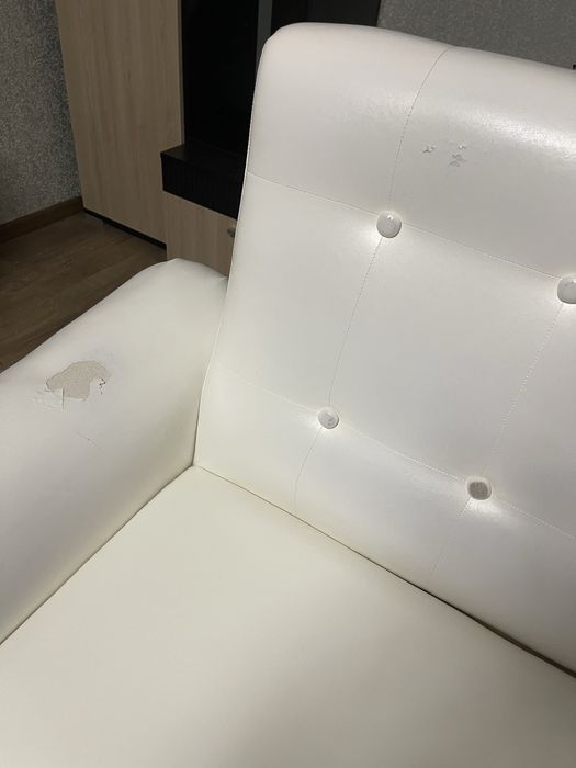 Диван для кафе,бар, кухні,корридору та офісів з нішею білого кольру.