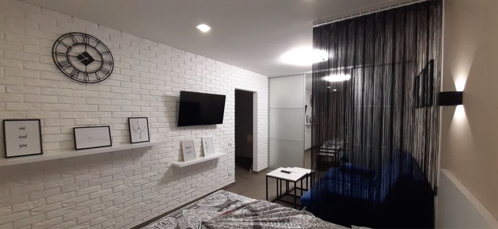 1 кім. в центрі, з технікою та посудом, від власника.