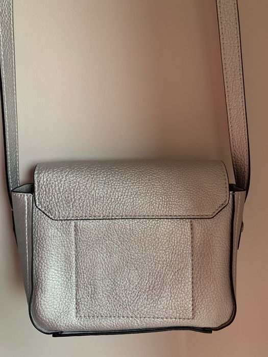 Torebka srebrna mała listonoszka kopertówka calvin klein