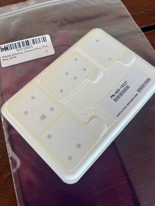 Oryginalny Apple iPhone 13 Pro Max – klej do wyświetlacza + zestaw wkrętów (OEM)