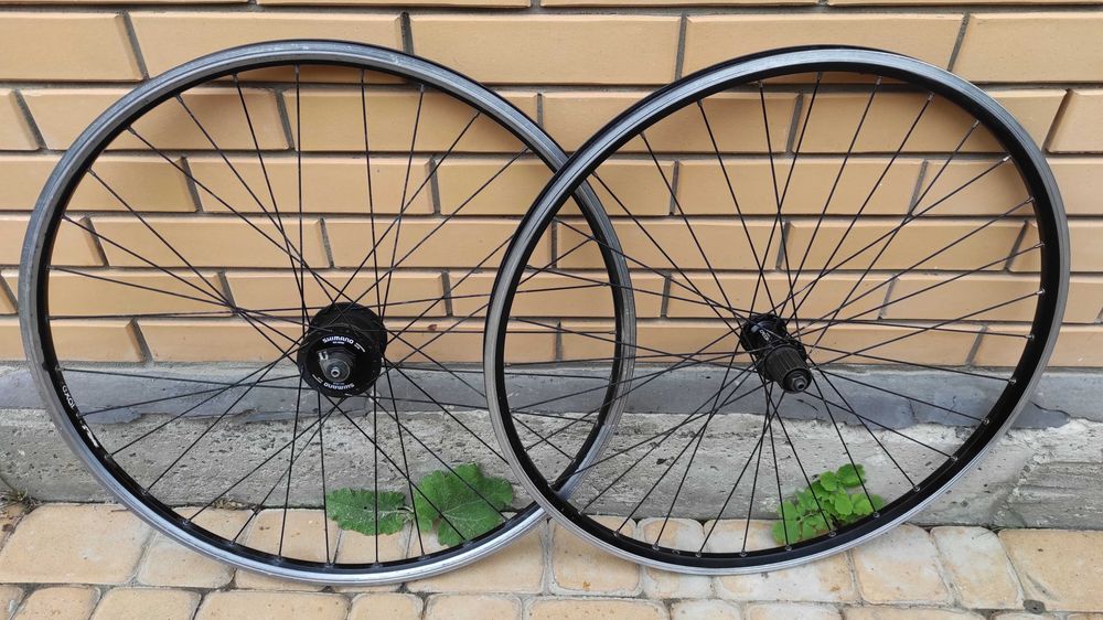 Колеса вілсет перед Динамо-втулка Shimano DH-3N30 зад FH-M590