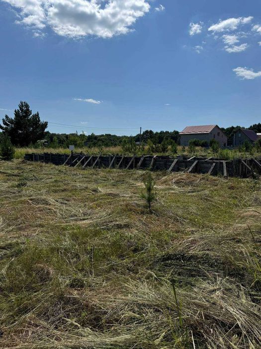 Продаж ділянки з фундаментом с. Іванківці (біля Олешина)