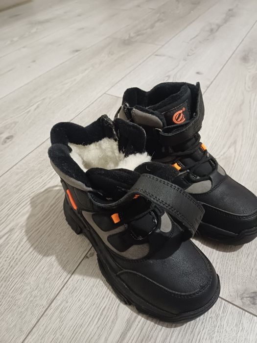 Продам. Зимние ботинки для мальчика новые 31 размер.