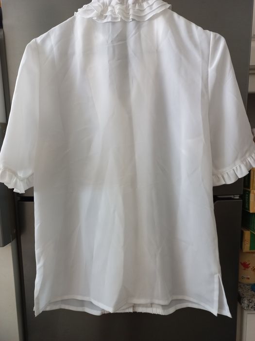 Blusa branca nova com folhos