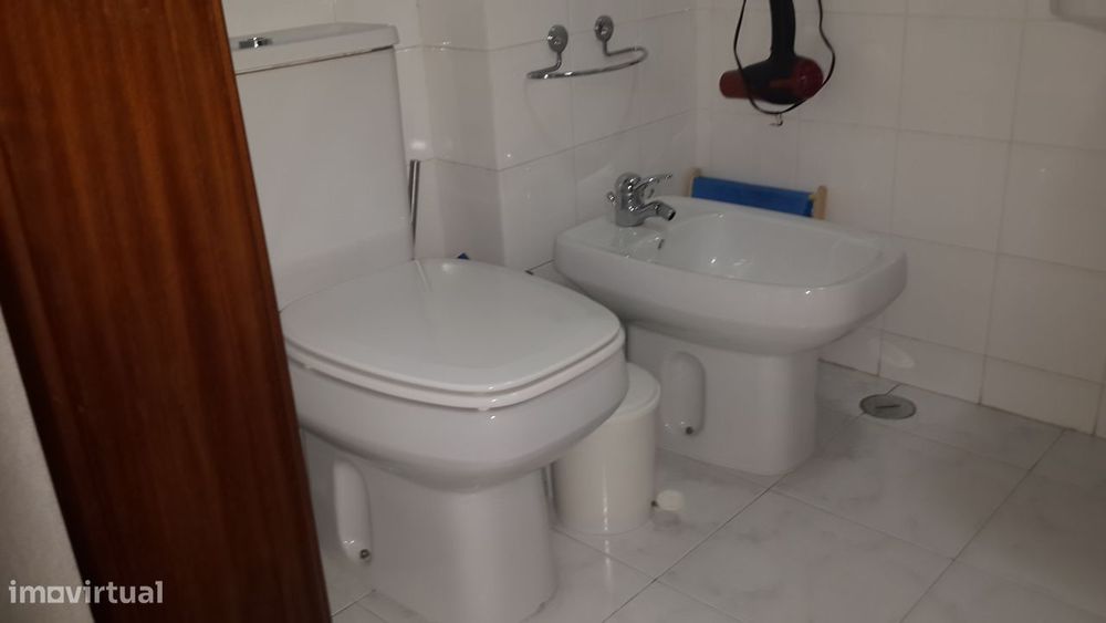 T1 para arrendar, em Sesimbra, a 100 mts da praia, com garagem