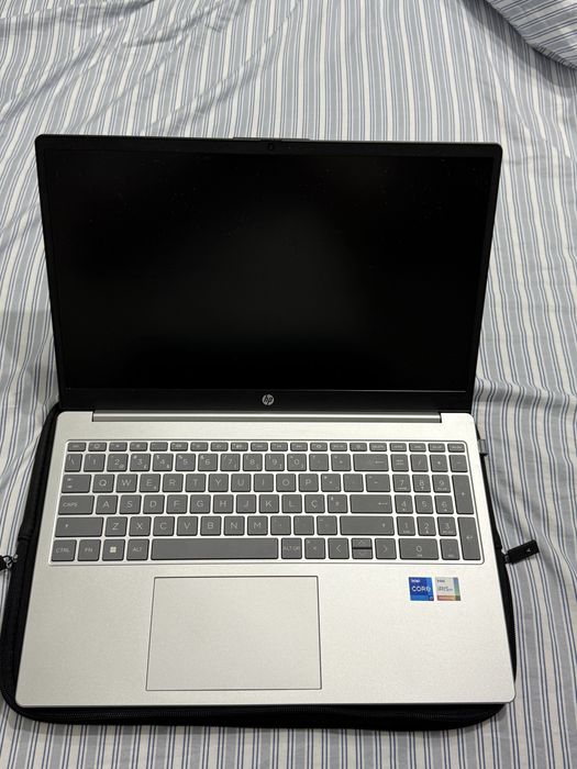 HP 15 Laptop (15.6") Intel Core i7 – RAM: 16 GB – 512 GB SSD64283904820739122