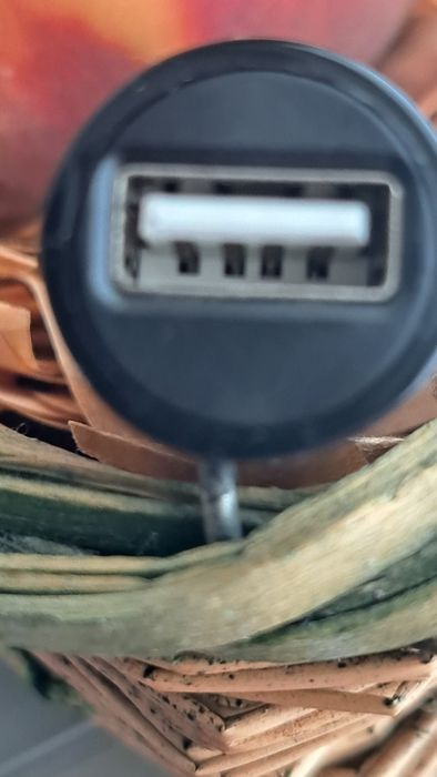 Ładowarka samochodowa z USB.