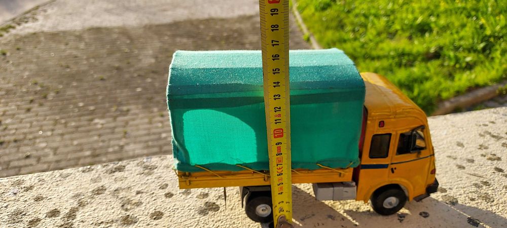 Fourgon Renault em chapa