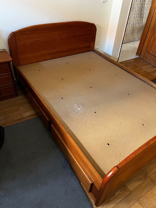 Cama 190x140cm com colchão de molas ortopédico