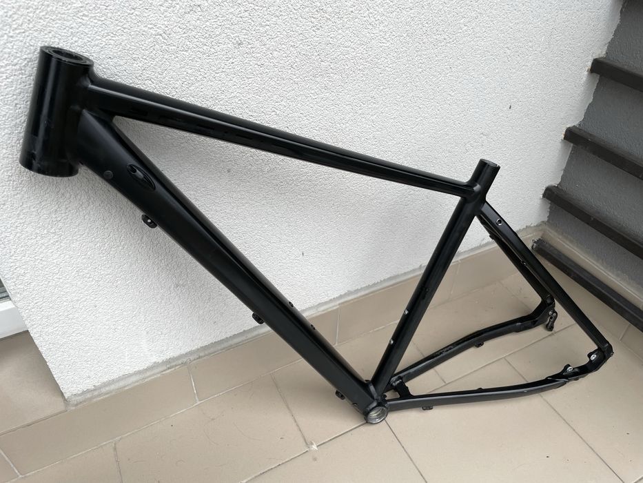 Продам раму Cube Cross SL 28
