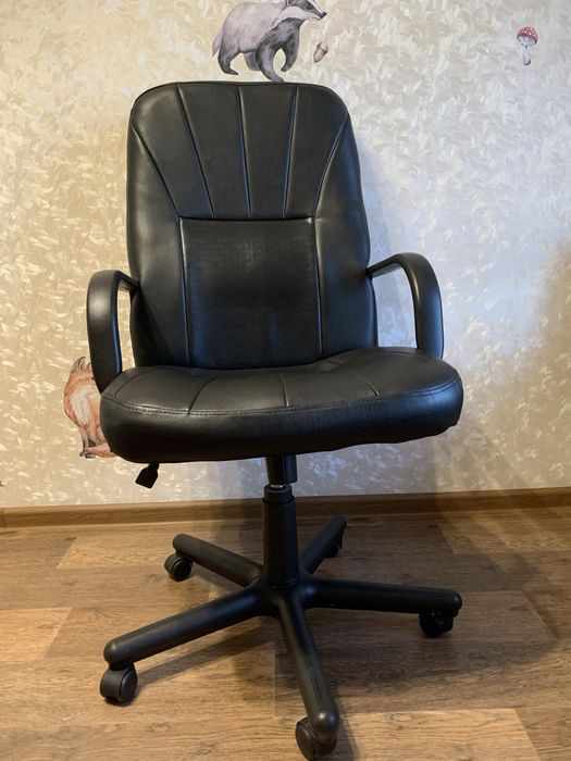 Офісне        крісло