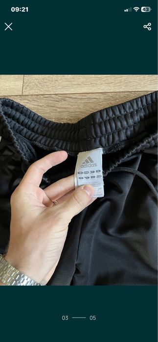 широкі нейлонові штани adidas
