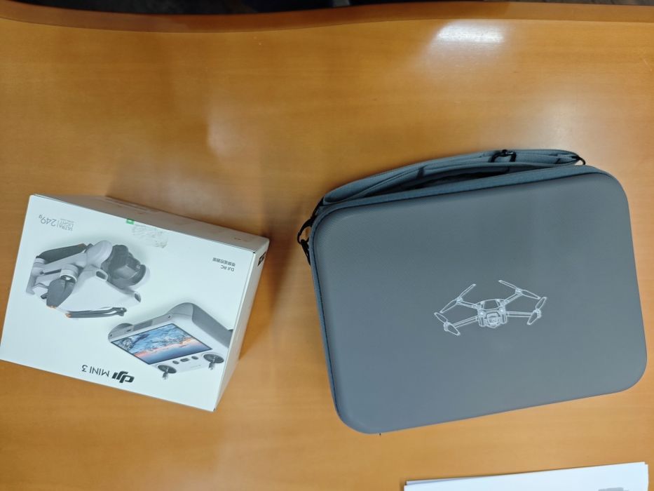 DJI Mini 3 com 3 baterias, RC e Mala de transporte