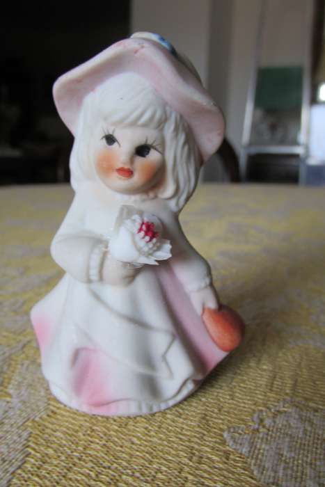 Bonecas decorativas em loiça