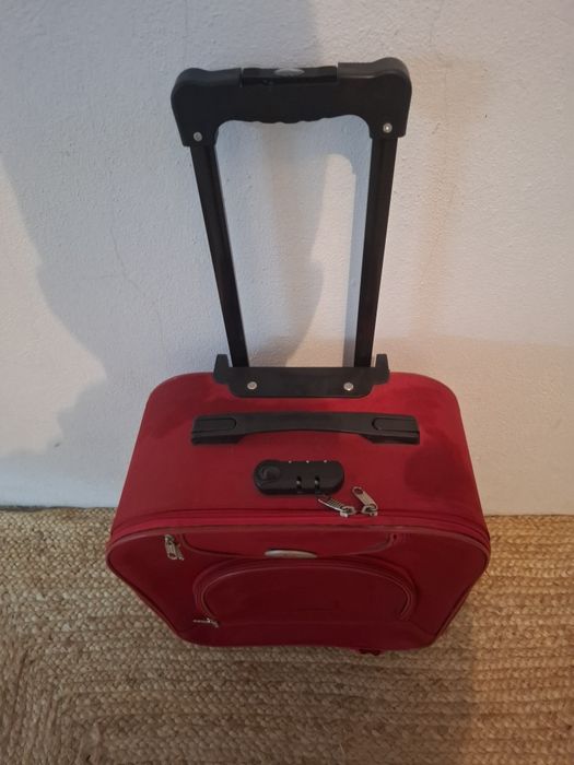 Mala viagem - Troley Easy trip 
Razoável estado
Com código segurança