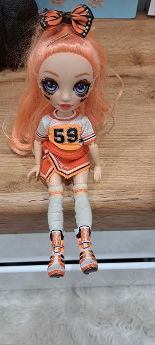 LALKA Rainbow High motylek chiliderka