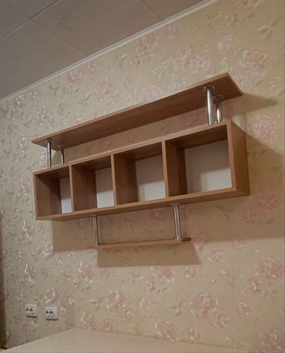 Полка на кухню навесная настенная трех уровневая ДСП цвет груша