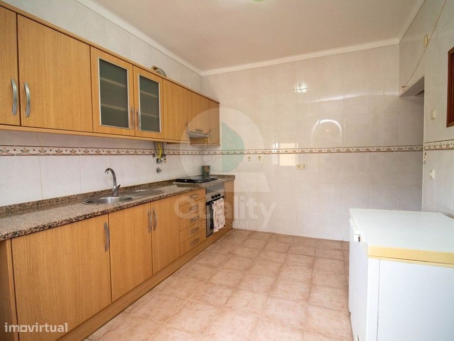 T2 com 97m2 - R/C com Cozinha Recente na VERDERENA , BARREIRO — Alto Do Seixalinho, Santo André E Verderena, Setúbal