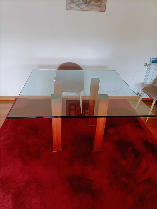 Mesa de jantar em vidro