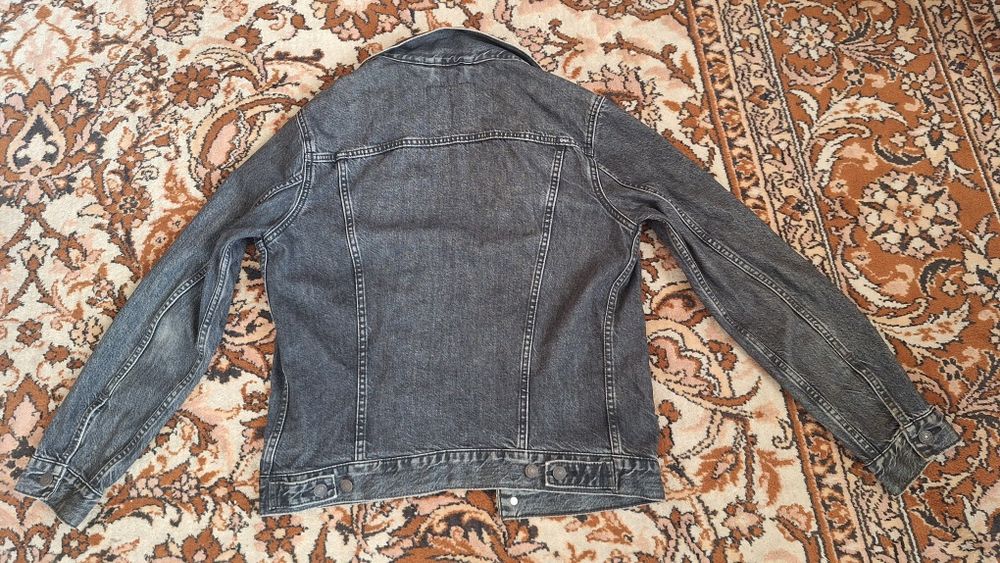 Levi's джинсовая куртка. М. Черная