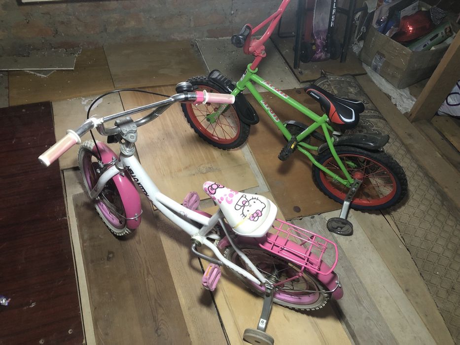 Дитячі велосипеди на 4-7 років, треба мабуть замінити камери в колесах