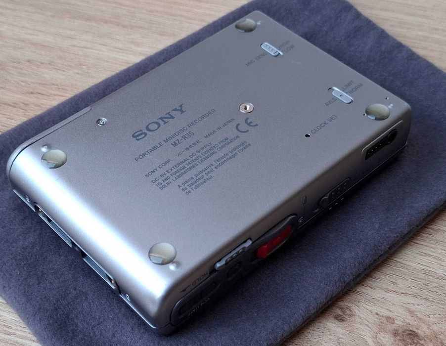 Sony MZ-R35 + akcesoria