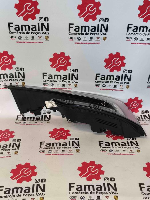 Farolim Direito TESLA MODEL 3