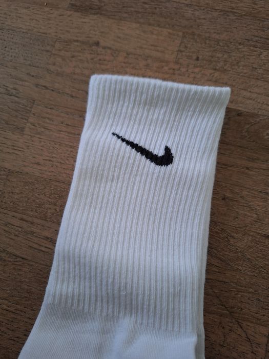 Białe skarpetki Nike