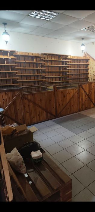 Торговое оборудование! Стеллажи и витрины!