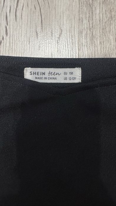 Чорний топ shein