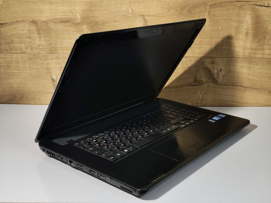 Ноутбук для роботи з великим екраном 17.5/Intel Core i3/SSD
