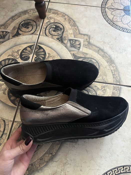 Кросівки шкіряні