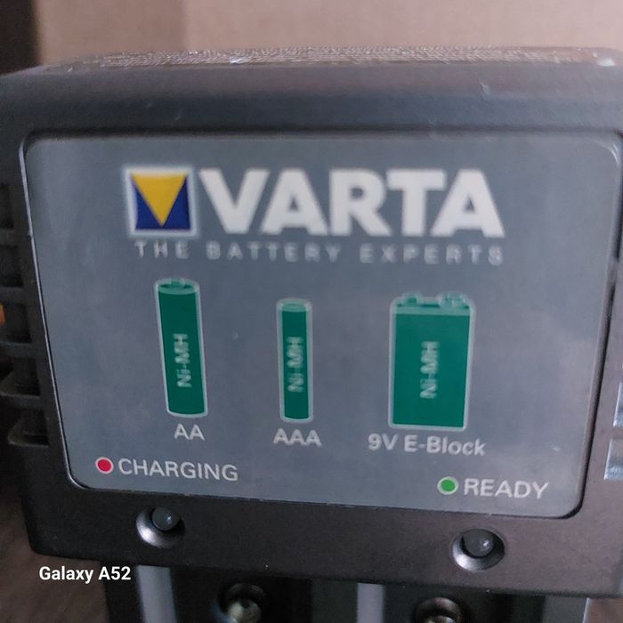 Зарядний пристрій VARTA