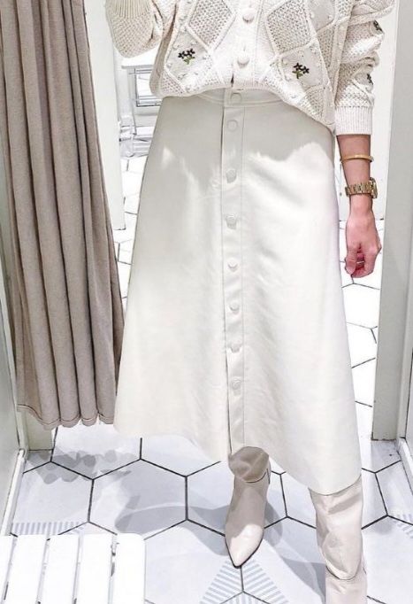 Спідниця нова з еко шкіри- молочного кольору.