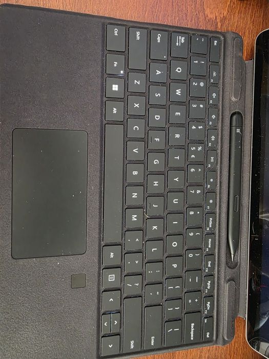 Surface pro 8 Intel core i5-1145G7/16GB RAM/1TB/LTE/W11P