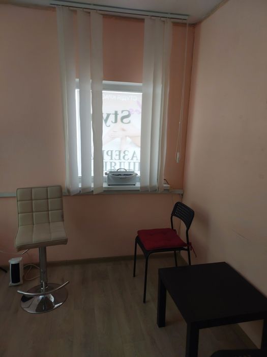 Здається приміщення (2 кімнати) в центрі міста в центрі