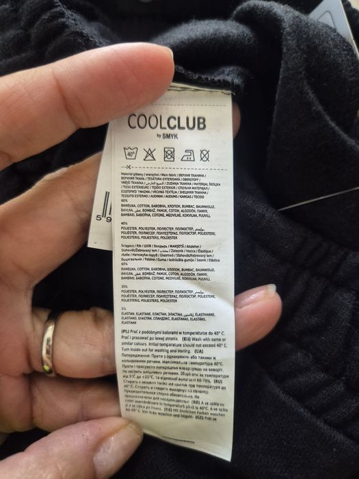 Nowe spodnie dresowe dziecięce, regular, czarne, Cool Club, rozm 128