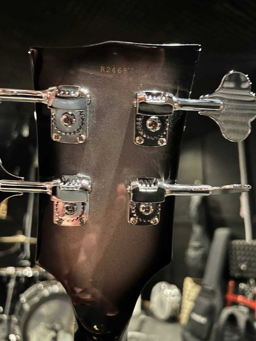 Dunable Guitars R2 DE bass, Gloss Black