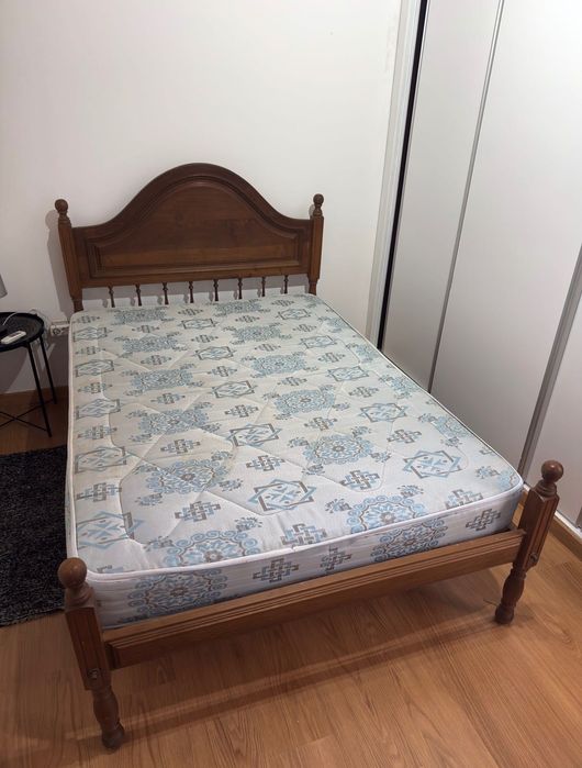 Vendo cama de casal + colchão