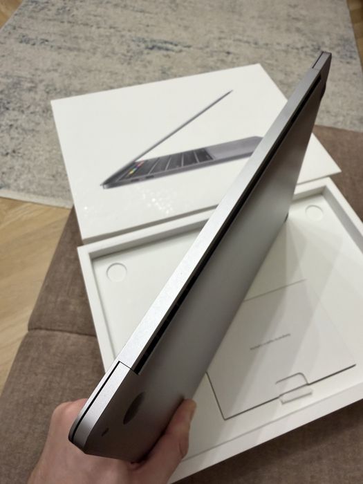Як Новий ! Macbook Pro 13 2020 i5 / 8gb / 256gb/ 94% / Повний Комплект
