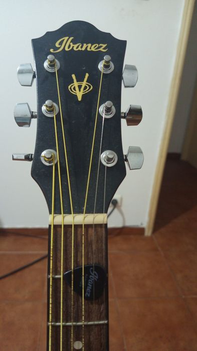 Violão com cordas de aço