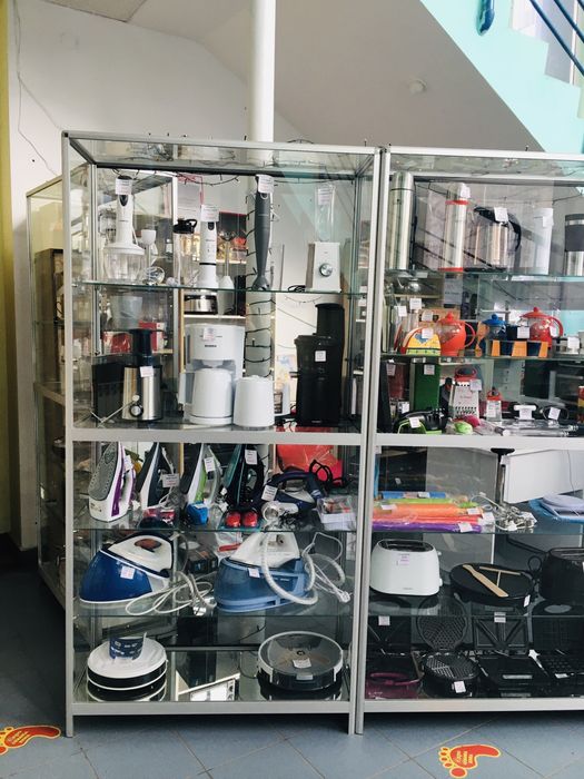 Полиці скляні та деревяні