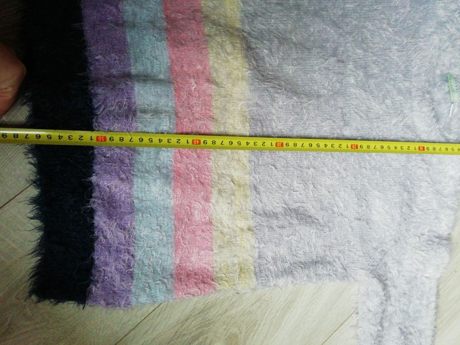 Damski sweterek kolorowy miły M