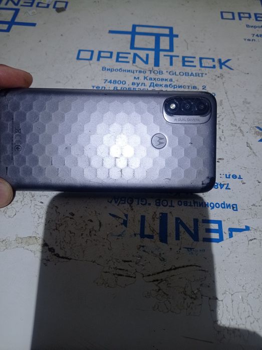 Продам смартфон Moto e20