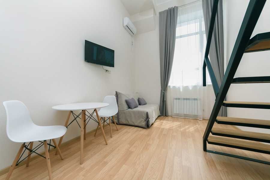 Здам подобово стильні дворівневі апартаменти, біля метро Берестейська.