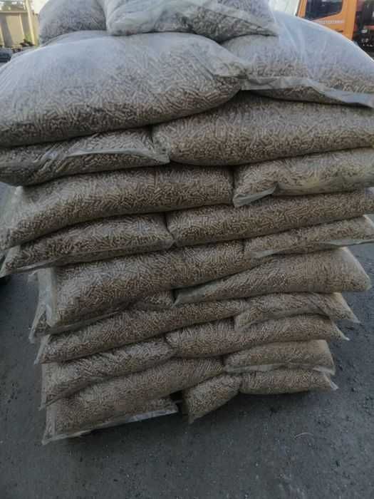 Брикеты Топливные пеллеты Дуб 8мм Хвойные 6мм лузга по 15кг БигБеги 1т