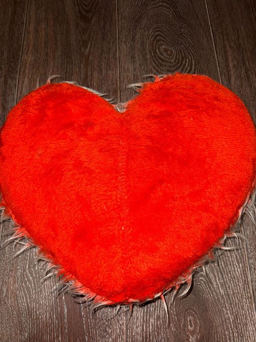 Подушка червоне серце